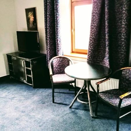 Hotel Chicago Chomutov Extérieur photo