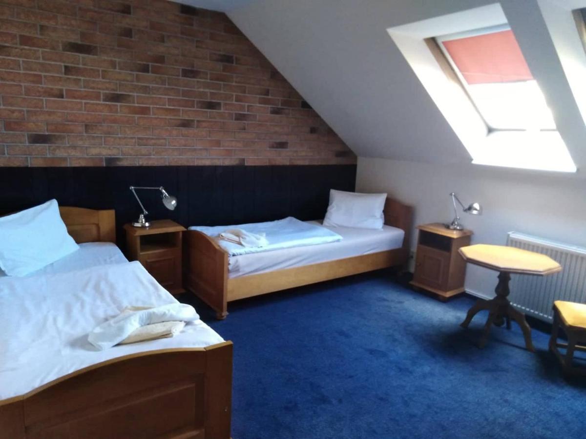 Hotel Chicago Chomutov Extérieur photo