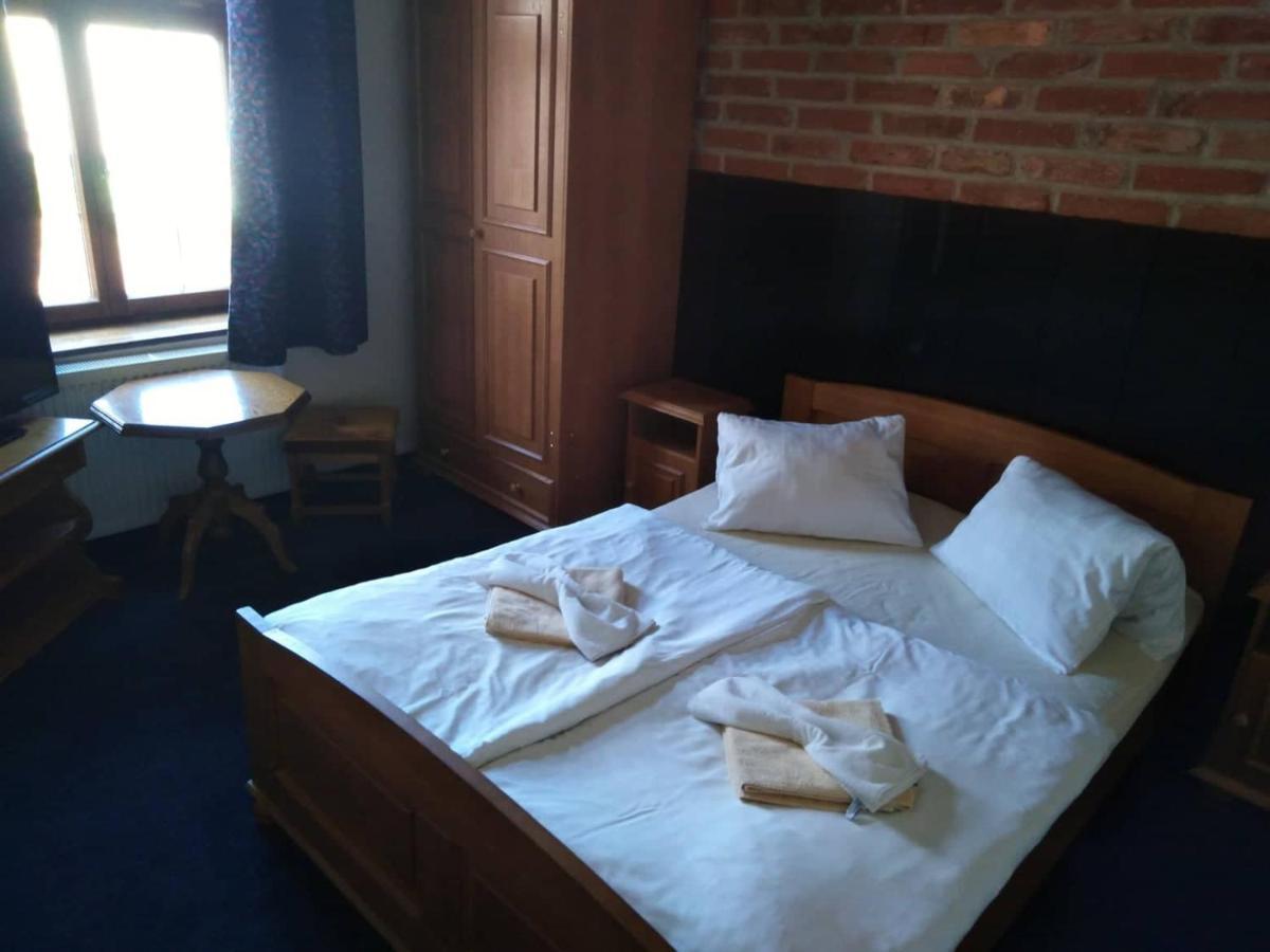 Hotel Chicago Chomutov Extérieur photo