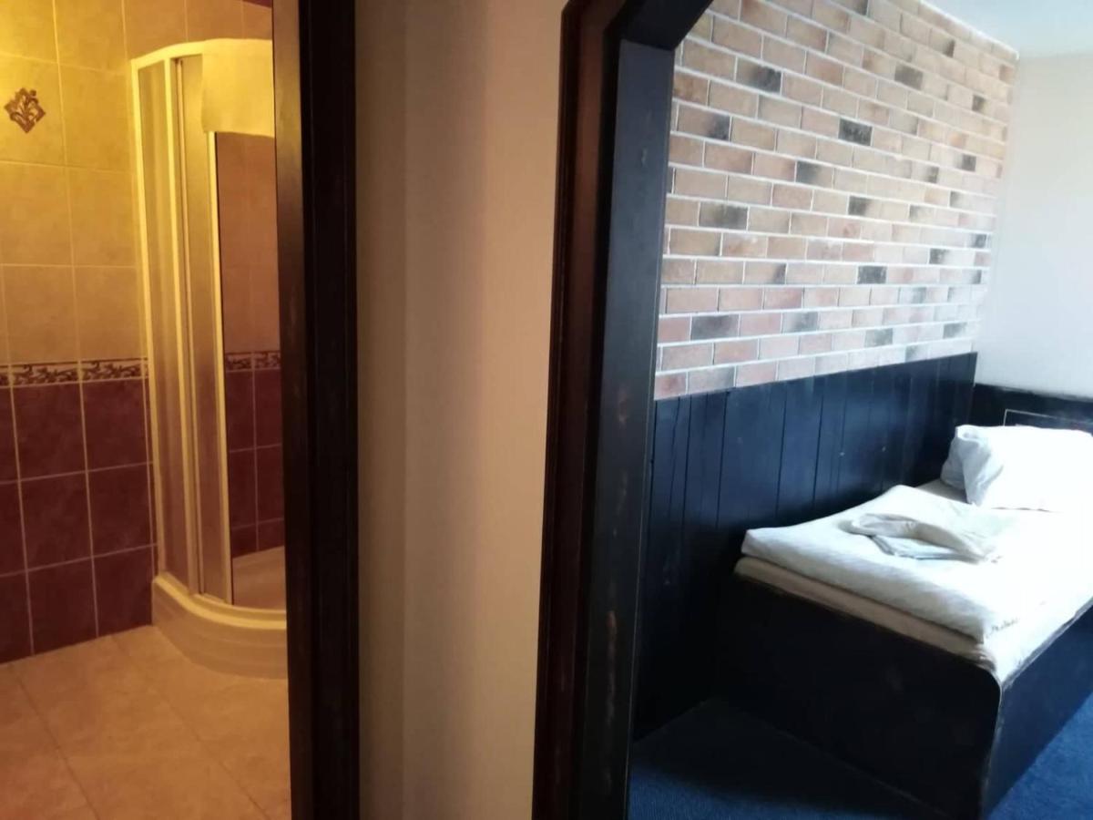 Hotel Chicago Chomutov Extérieur photo