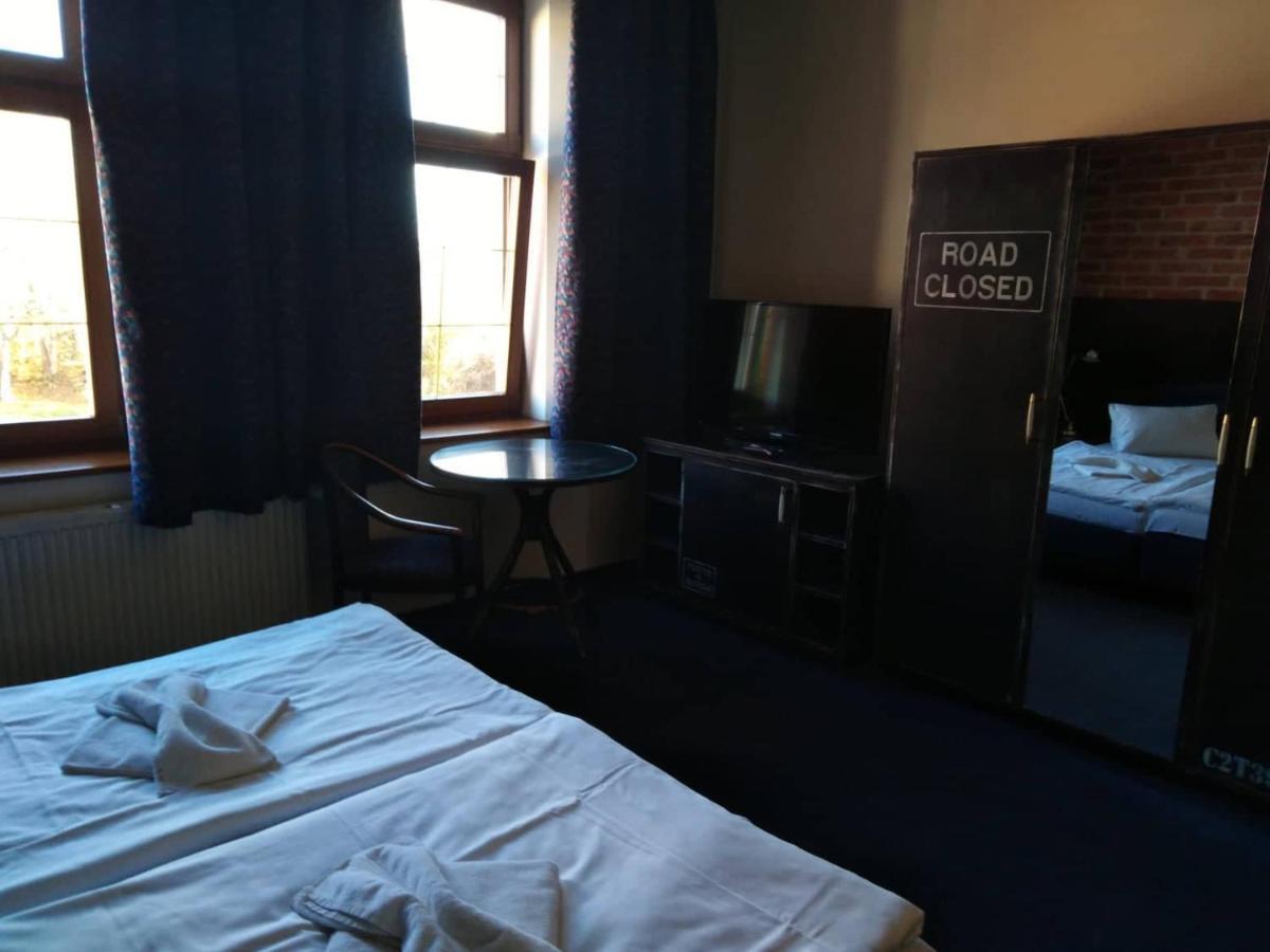 Hotel Chicago Chomutov Extérieur photo