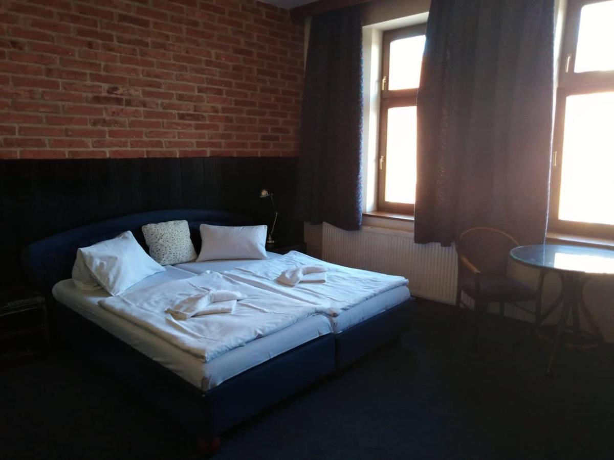 Hotel Chicago Chomutov Extérieur photo